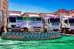 بتمويل مركز الملك سلمان.. استكمال توزيع أكثر من 23 ألف كرتون تمور في وادي حضرموت
