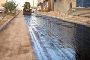 عدن :  بدء رش مادة (MC) تمهيداً لسفلتة طريق التقنية – إنماء بالمنصورة لإنهاء معاناة المواطنين