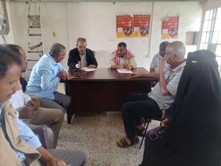 الوكيل الحمزة يترأس اجتماعا في مكتب الصحة العامة وسكان محافظة أبين