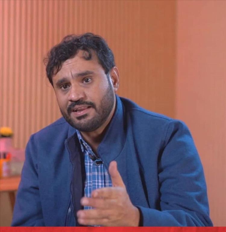 شخصية اجتماعية بارزة في المهرة تطالب بتكريم محافظها وضمه للمجلس الرئاسي