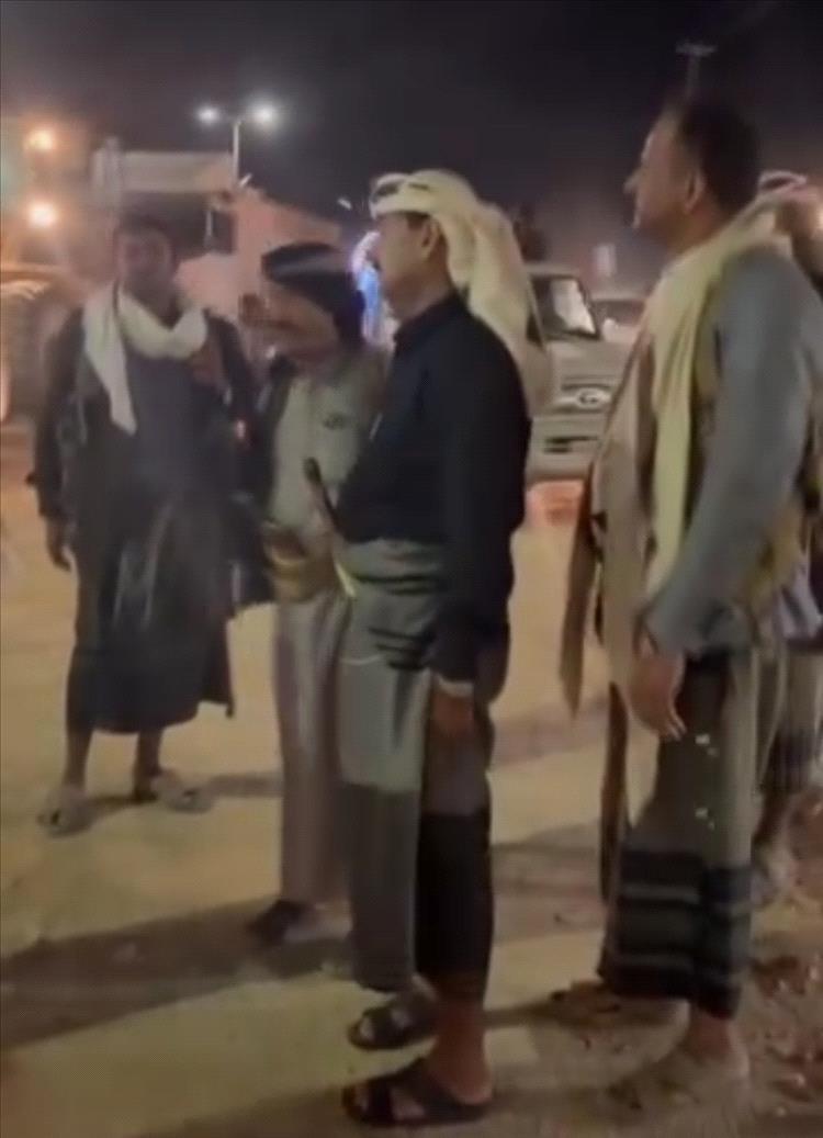 المحافظ بن الوزير في جولة مسائية بمدينة عتق: تأكيد على استقرار شبوة ورفع اليقظة الأمنية