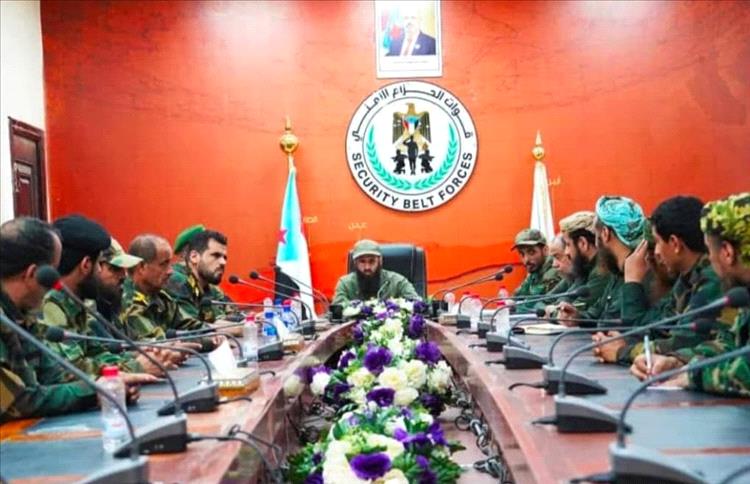 العميد الوالي يترأس اجتماعًا بمدراء الإدارات العامة ويؤكد استقرار الحالة الأمنية