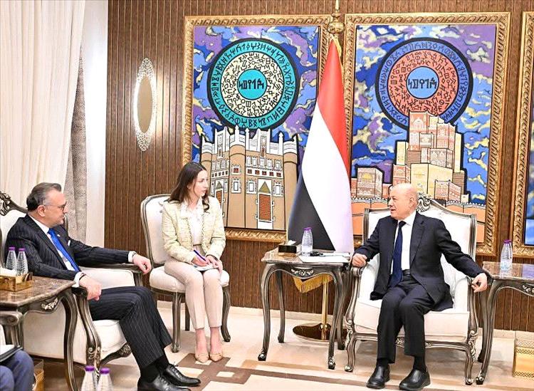 رئيس مجلس القيادة يستقبل كبير مستشاري الرئيس الامريكي