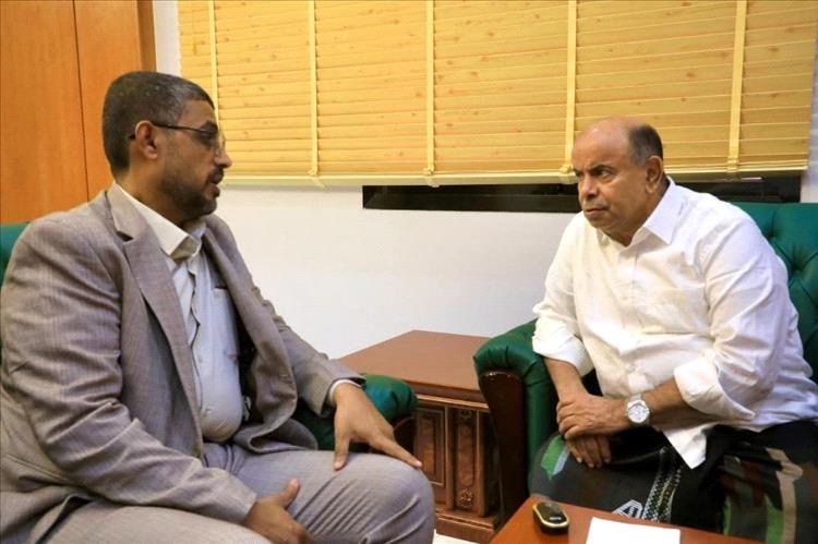 محافظ حضرموت يشيد بجهود مكافحة المخدرات ويؤكد أهمية الحد من آثارها السلبية على المجتمع