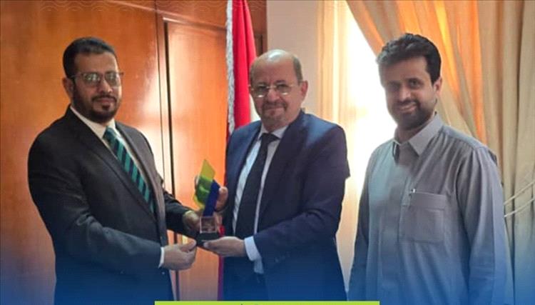 المدير التنفيذي لمؤسسة صِلة للتنمية يبحث مع وزير الخارجية وشؤون المغتربين آفاق التعاون المؤسسي