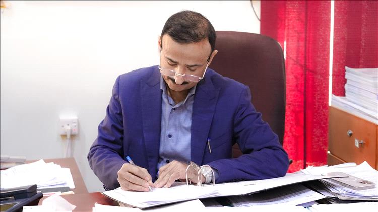 محافظ شبوة يصادق على عقد تنفيذ مشروع تأهيل المدخل الغربي لمدينة عتق