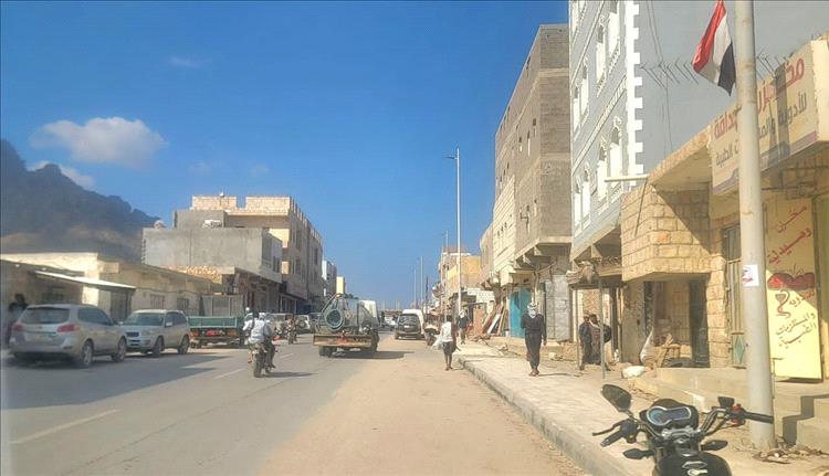 إعادة رفع علم الجمهورية في شوارع سقطرى بعد سنوات من غيابه 