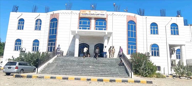 أملاك الدولة خط أحمر.. ملحمة "وعي"سطرها أبناء عدن وموظفو جوازات خورمكسر في مواجهة التخريب 