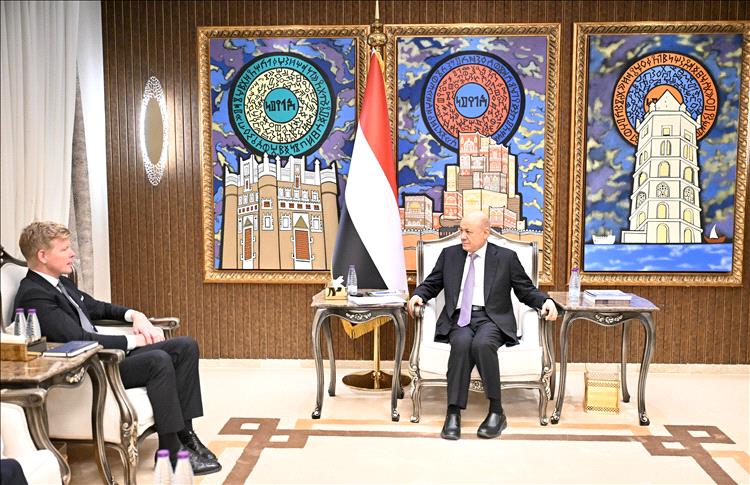 رئيس مجلس القيادة يشيد بموقف الأمم المتحدة الداعم لوحدة اليمن واستقراره وسلامة اراضيه