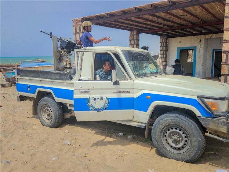 أمن أبين يتعقب 23 سجينا فروا من السجن المركزي