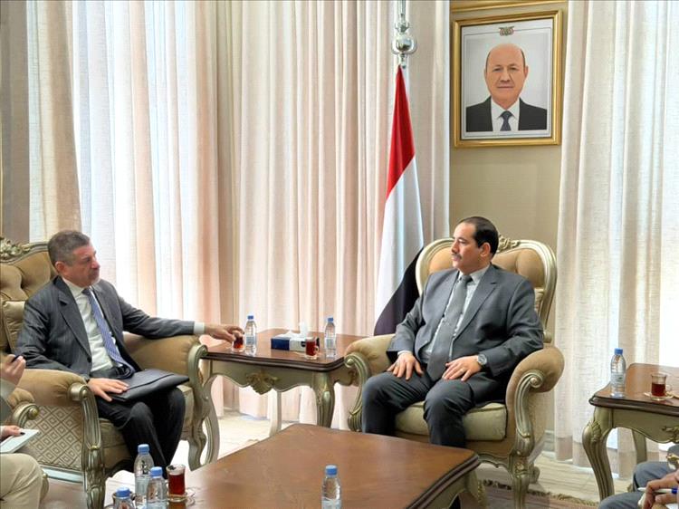 وزير الداخلية يبحث مع السفير الأمريكي تعزيز جهود مكافحة الإرهاب