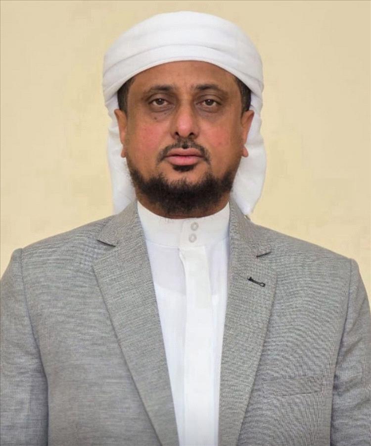 الشيخ عبدالعزيز العقربي يهنئ عبدالرحمن شيخ بمناسبة تعيينه محافظًا لعدن