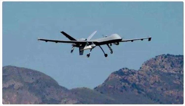 سكان محليون: طيران مسيّر يحلّق فوق سماء معسكرات في الضالع 