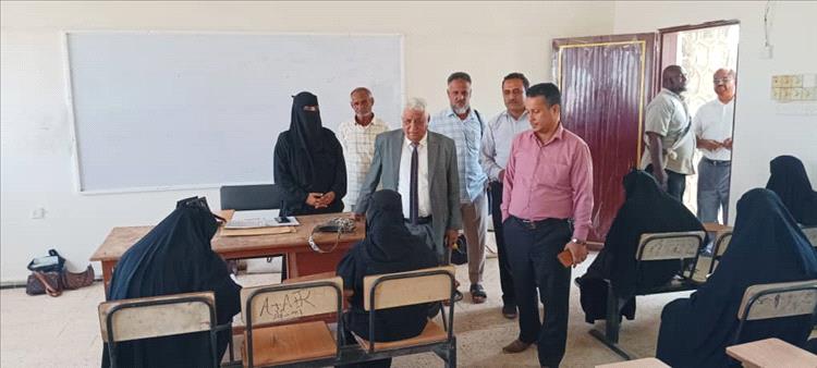 رئيس جامعة لحج يدشن العملية الامتحانية في كلية صبر للعلوم والتربية