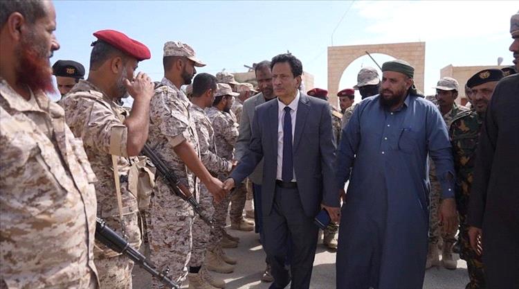 محافظ المهرة يتفقد جاهزية وحدات محور الغيضة