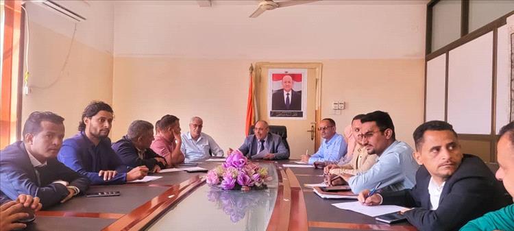 وكيل تعز يؤكد على اهمية إعداد إستراتيجية إعلامية لمواكبة مسارات التعافي والتنمية المستدامة