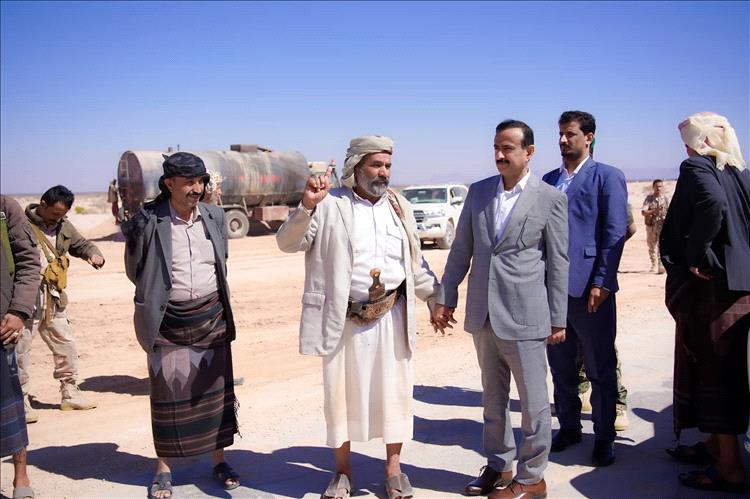 محافظ شبوة يدشّن المرحلة الثالثة من مشروع توسعة وتأهيل المدخل الغربي لمدينة عتق