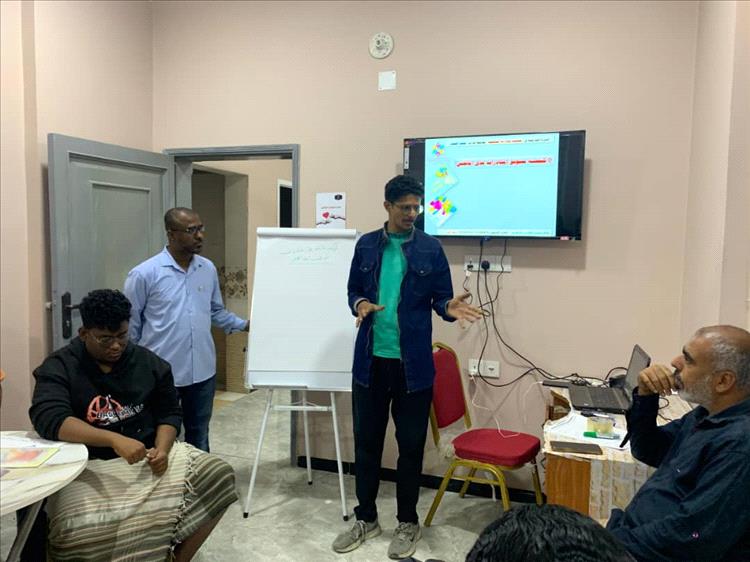 مؤسسة بصمة للتنمية واتحاد الملتقيات الشبابية وملتقى المحبة يختتمون الأنشطة النظرية لبرنامج قادة التغيير الإيجابي 4 بالمكلا