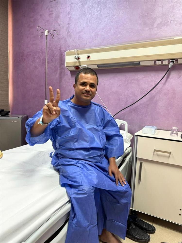 الصحفي عبدالرحمن أنيس يجري عمليتين جراحيتين ناجحتين في القاهرة