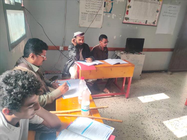 تواصل الدورة التدريبية لفريق التطوير المدرسي في مدرسة الحكمة مشألة بمديرية يهر