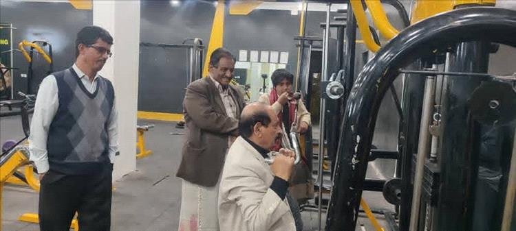 الوكيل الدغاري يؤكد دعم السلطة المحلية لقطاع الاستثمار ويدعو رجال المال والأعمال لاغتنام الفرص الواعدة في شبوة