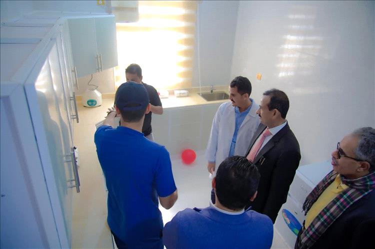 محافظ شبوة يفتتح مركز البابطين الصحي النموذجي في مدينة عتق