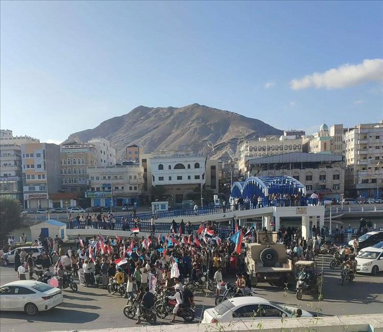 تظاهرة محدودة لأنصار المجلس الانتقالي المنحل في المكلا 