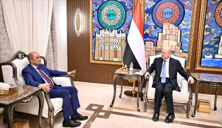 عاجل| بن بريك يقدّم استقالة الحكومة لرئيس مجلس القيادة 