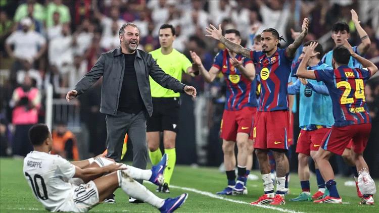 ضربة كبرى.. فليك يستبعد نجم برشلونة من موقعة سوسيداد