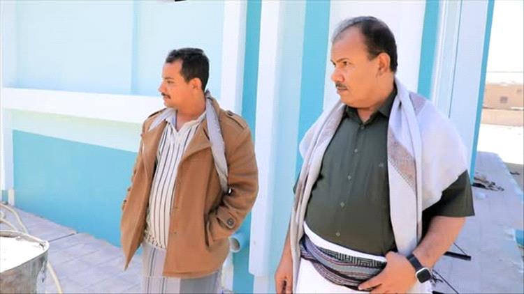 العامري يتفقد سير الأعمال في مشروع مستشفى المحسنة بمنطقة مريمة بسيئون