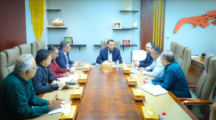 محافظ عدن يوجه بإعادة فتح مكتب الجهاز المركزي للرقابة والمحاسبة بديوان المحافظة