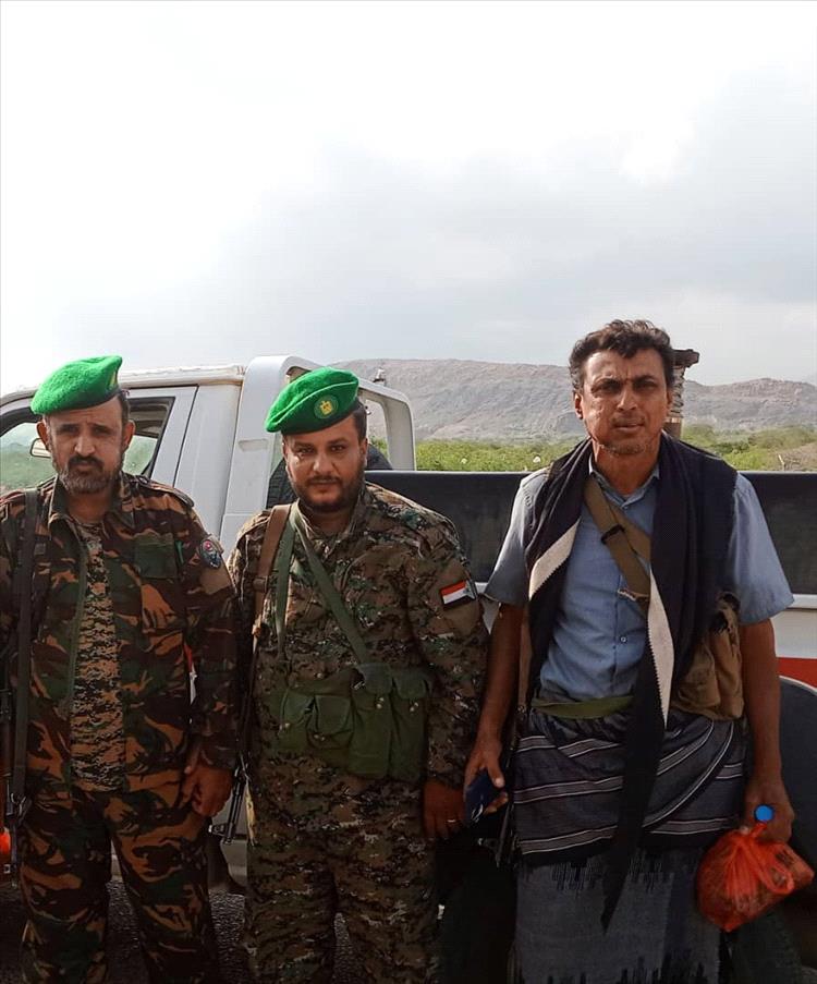 قوات الكتيبة الخامسة حزام أمني يستعيدون طقمًا منهوبًا ويضبطون ثلاثة متهمين في أبين