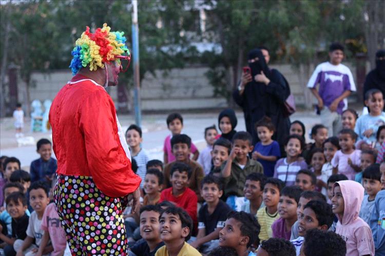 مركز إنصاف يدشن مبادرة شاشات السلام للأطفال في عدن في مرحلتها الثانية