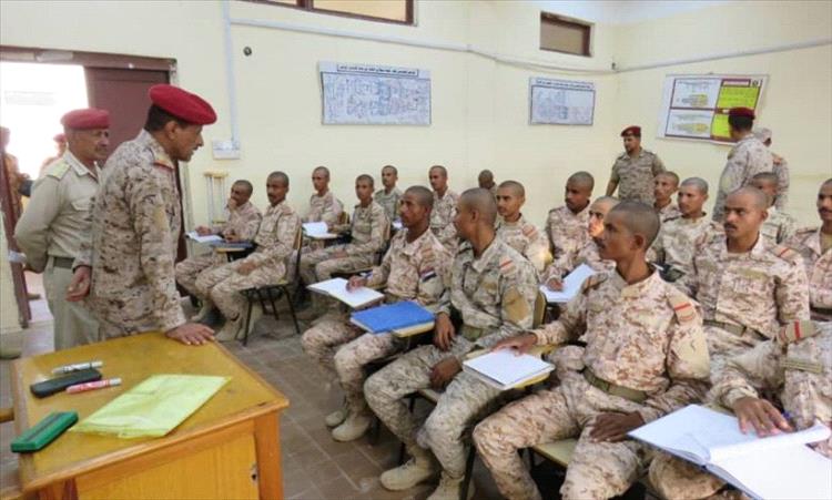 اللواء الركن أحمد البصر يتفقد سير العملية التعليمية في الكلية الحربية العسكرية 