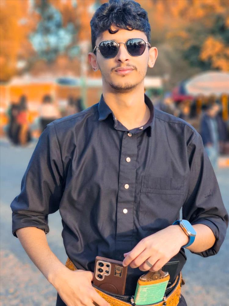 قصيدة "قــالوا بــلادك" 