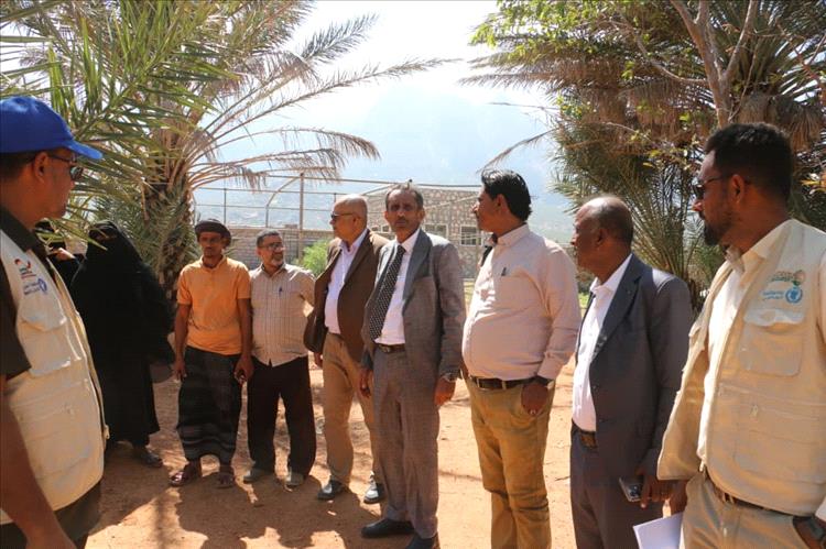 وفد وزارة الزراعة يقوم بزيارة ميدانية إلى مزرعة معنوفة بسقطرى