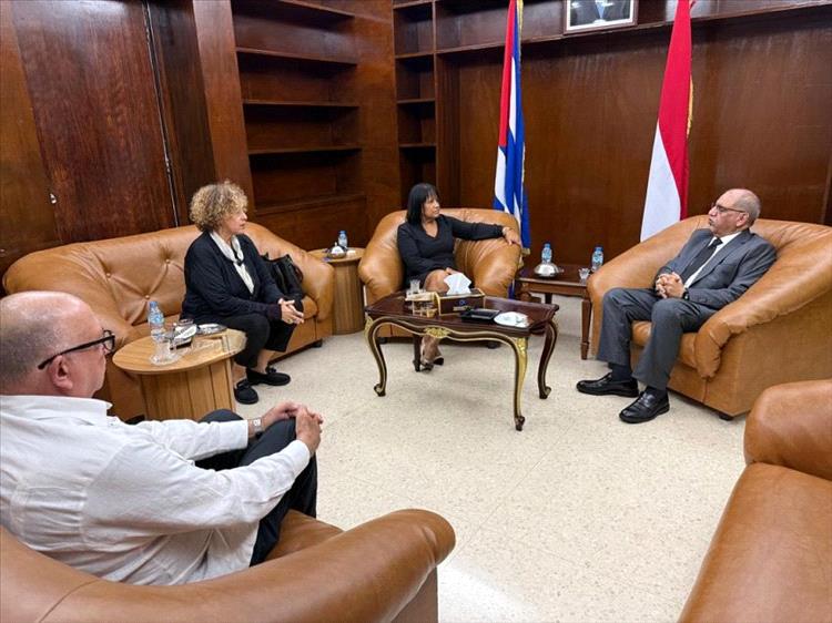 سفير اليمن يبحث مع نائبة وزير خارجية كوبا عدد من القضايا المشتركة