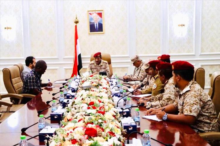 نائب رئيس الأركان يبحث تدخلات الصليب الأحمر الطبية والإنسانية في اليمن