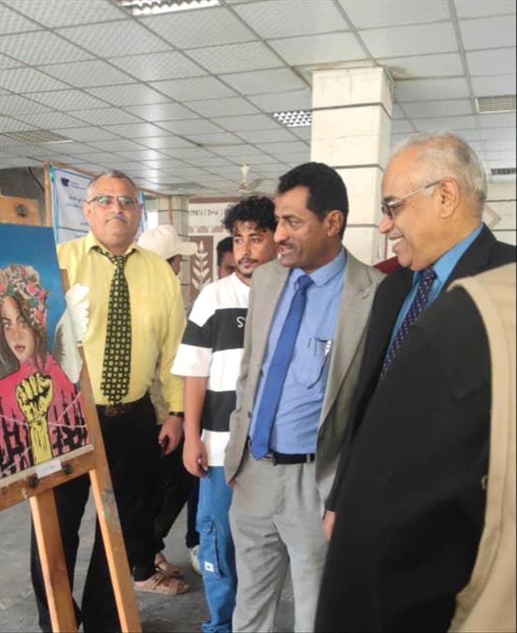 كلية الآداب بجامعة عدن تحتضن معرض السلام الفني 