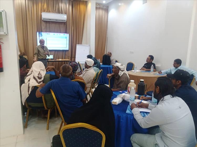 مدير عام مكتب الزراعة بلحج يفتتح ورشة تدريبية حول حوض وادي تبن المائي
