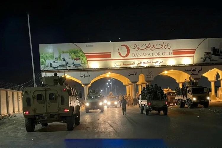 قوات درع الوطن تتسلّم إدارة نقاط أمنية رئيسية في عدن 