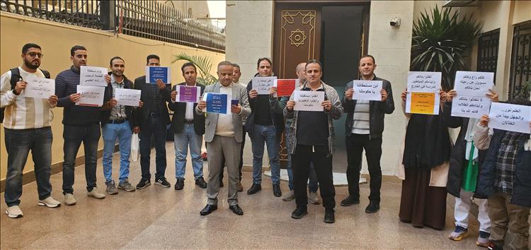 في وقفة احتجاجية بالقاهرة.. المبتعثون اليمنيون يضعون مطالبهم الحقوقية على طاولة الزنداني