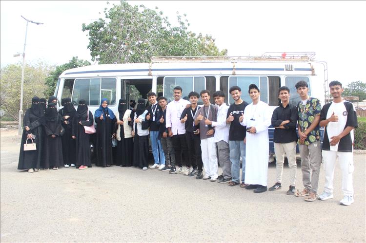 طلاب كلية العلوم الإدارية والإنسانية بالجامعة الألمانية الدولية ينفذون نزول إنساني إلى دار رعاية العجزة والمسنين بعدن