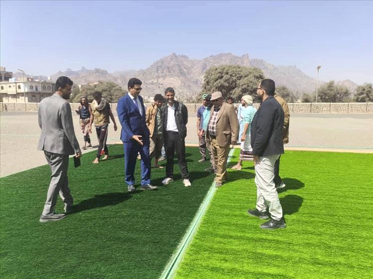 وزارة الشباب والرياضة تدشّن أعمال تعشيب ملعب نادي الصمود بمحافظة الضالع