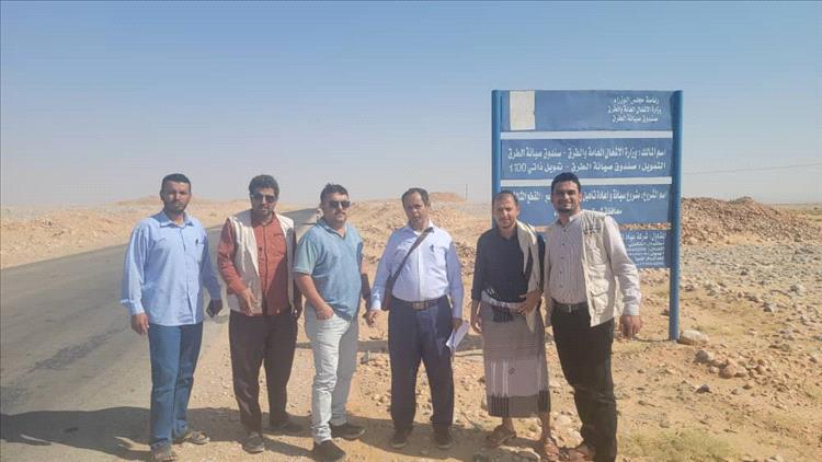 لجنة فنية من صندوق صيانة الطرق والجسور تتسلم مشروعي عتق–العبر في شبوة