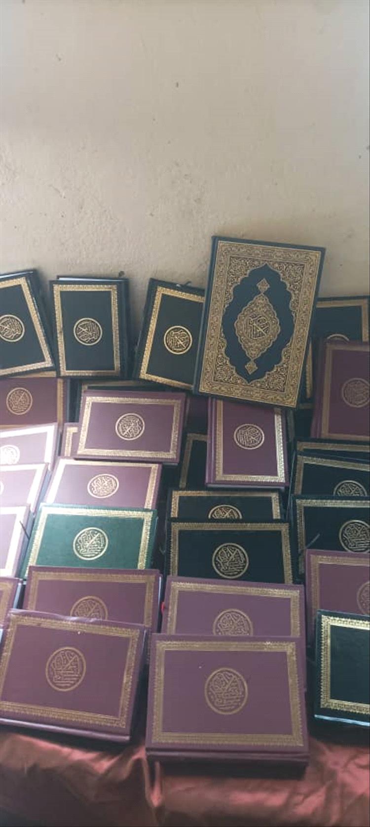 مؤسسة روابي ردفان تقدم دعماً لجمعية التراحم بمصاحف للمساجد وحلقات تحفيظ القرآن الكريم