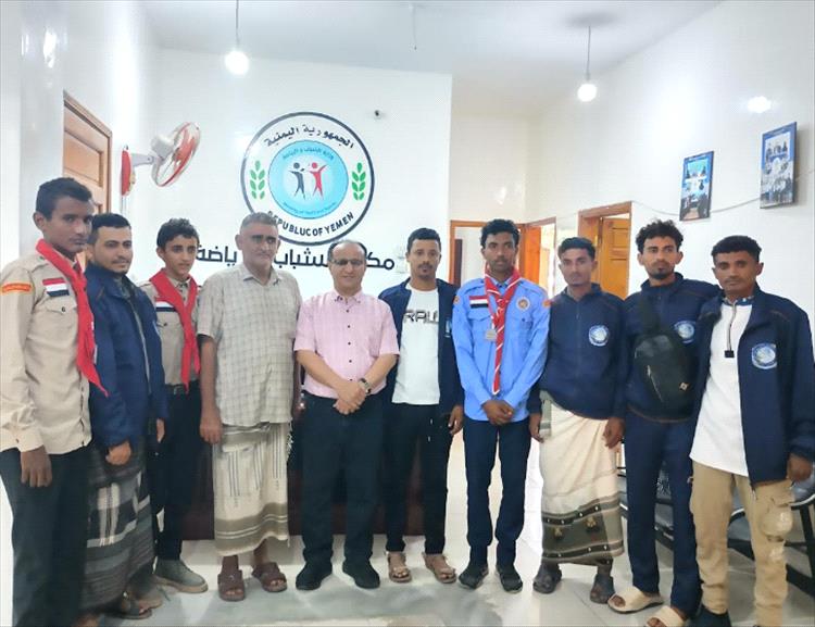 مدير عام الشباب والرياضة بتعز يلتقي بعثة نادي النهضة بالخوخة ويؤكد دعم التعاون الرياضي