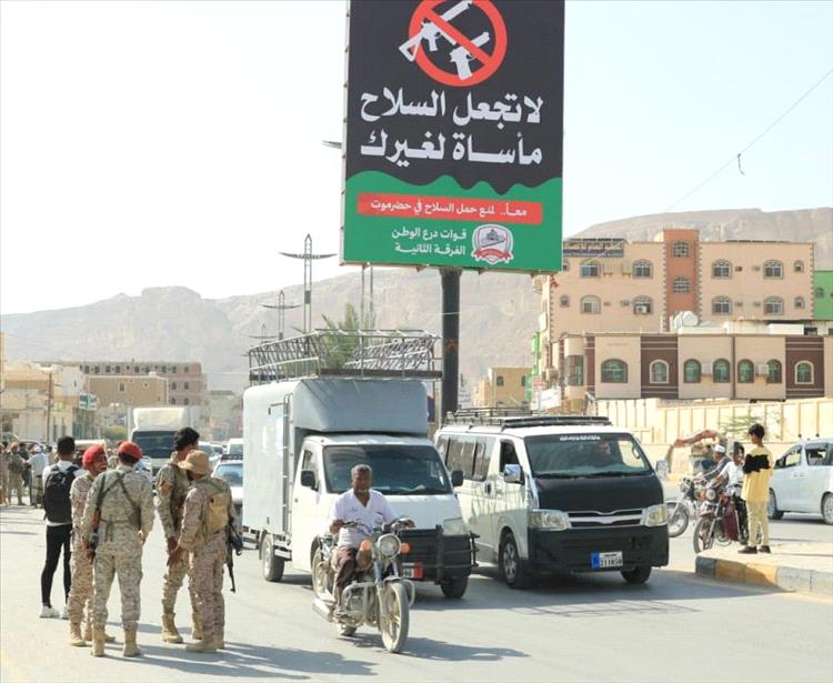 الوكيل العامري يدشن حملة منع حمل السلاح بوادي وصحراء حضرموت