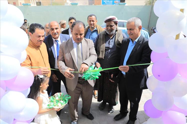 الوكيل العامري يدشن العمل بمختبر الأنسجة النموذجي بمركز الأورام بوادي حضرموت