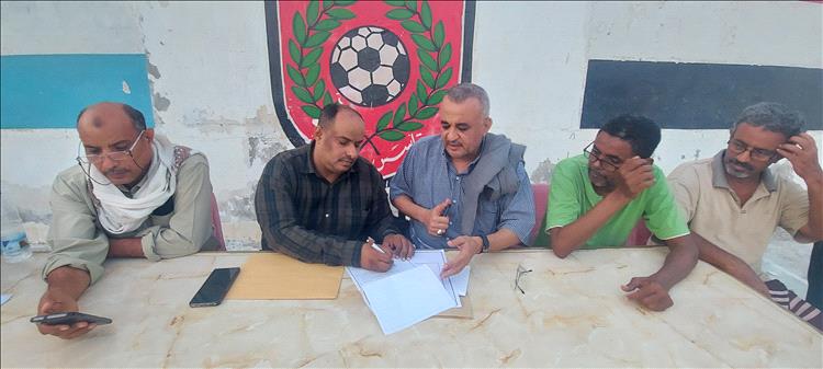 أهلي الحديدة يعلن التعاقد مع المدرب محمد عايش لقيادة الفريق الكروي الأول